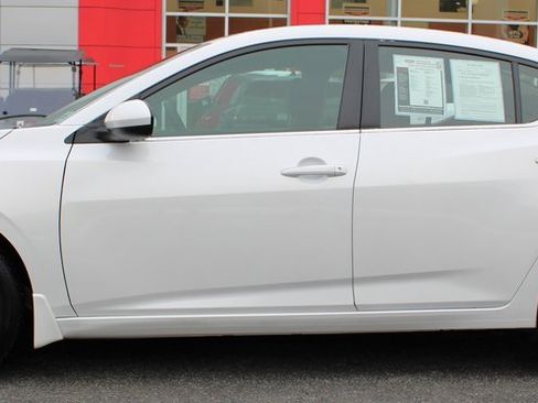 Certified 2025 Nissan Sentra SV image 9