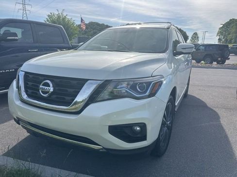 Used 2017 Nissan Pathfinder Platinum AWD/4WD image 5