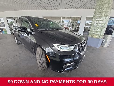 Used 2025 Chrysler Pacifica Select FWD image 2