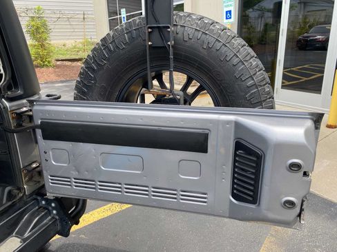 Used 2018 Jeep Wrangler Unlimited Sport AWD/4WD image 29