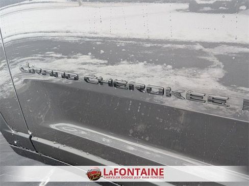 New 2025 Jeep Grand Cherokee Altitude image 10