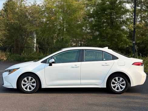 Used 2023 Toyota Corolla LE w/ Carpet Mat Package (TMS) FWD image 2