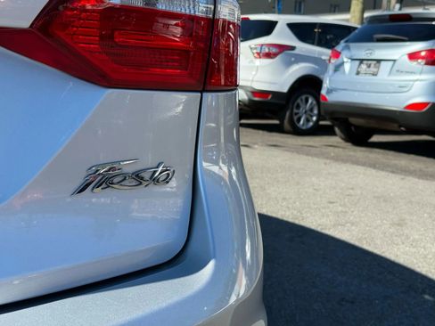 Used 2015 Ford Fiesta SE image 6