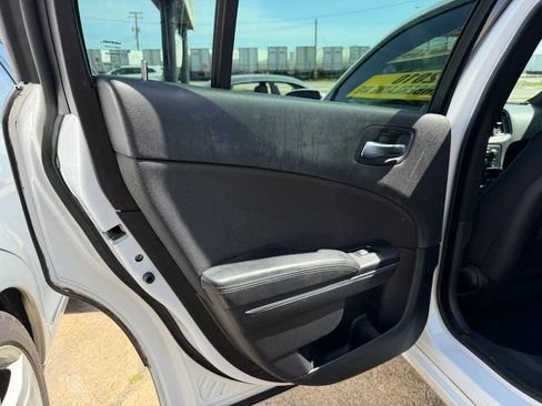 Used 2015 Dodge Charger SE w/ Popular Equipment Group image 11