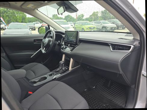 Used 2022 Toyota Corolla Cross LE AWD/4WD image 22