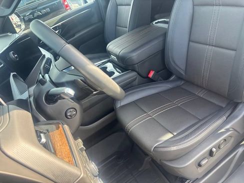 Used 2026 Chevrolet Suburban High Country AWD/4WD image 17