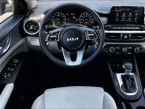 Used 2023 Kia Forte LXS w/ LXS Technology Package FWD image 17