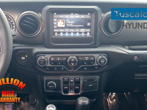 Used 2023 Jeep Gladiator Sport image 28