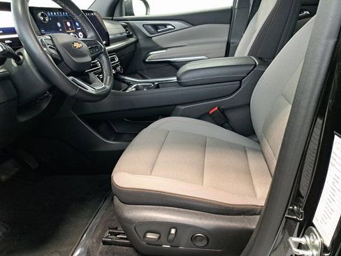 Used 2025 Chevrolet Traverse LT image 22