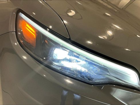 Used 2019 Jeep Cherokee Limited image 30