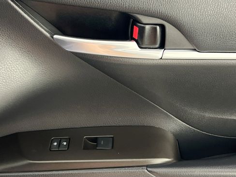 Used 2021 Toyota Camry SE w/ Convenience Package image 32