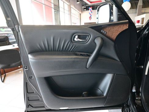 Used 2012 INFINITI QX56 4WD w/ Deluxe Touring Pkg image 16