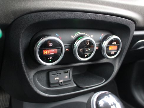 Used 2014 FIAT 500L Trekking w/ Popular Equipment Group image 27