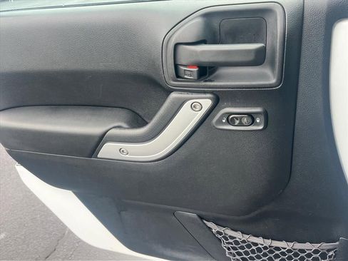 Used 2012 Jeep Wrangler Unlimited Sahara w/ Connectivity Group image 19