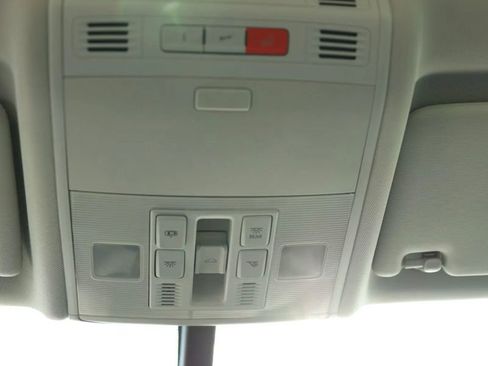 Used 2016 Volkswagen Golf SE image 28