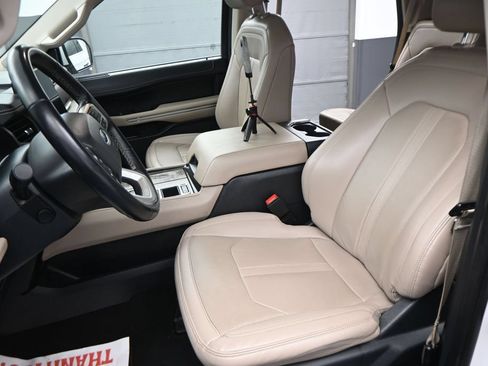 Used 2024 Ford Expedition Limited RWD image 17