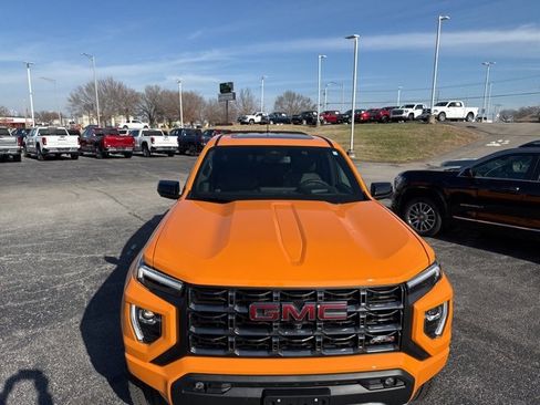 Used 2025 GMC Canyon AT4 w/ Nightfall Edition image 8