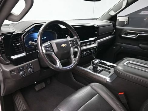 Used 2022 Chevrolet Silverado 1500 LTZ w/ Max Trailering Package AWD/4WD image 5