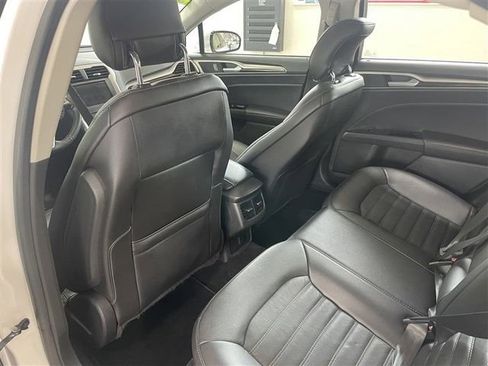 Used 2014 Ford Fusion SE w/ Equipment Group 202A FWD image 30