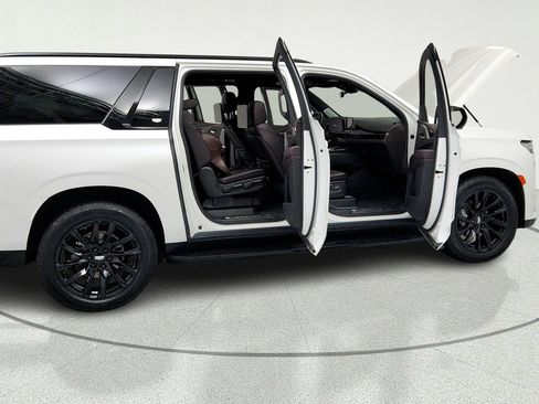 Used 2022 Cadillac Escalade ESV Sport Platinum w/ LPO, ONYX Package AWD/4WD image 13