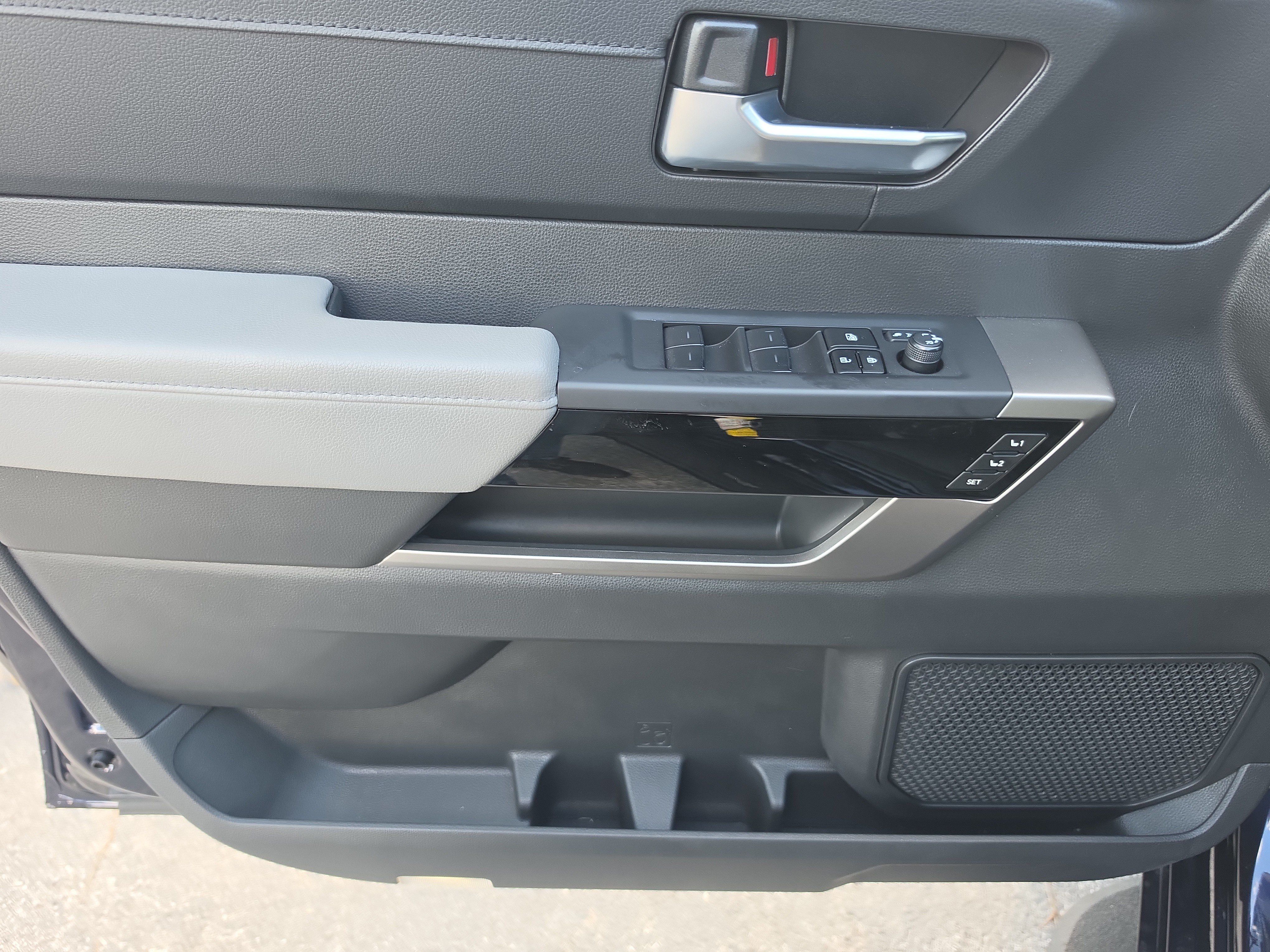 Used 2025 Toyota Sequoia Limited AWD/4WD image 16