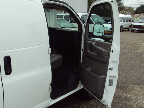 Used 2014 Chevrolet Express 1500 AWD image 17