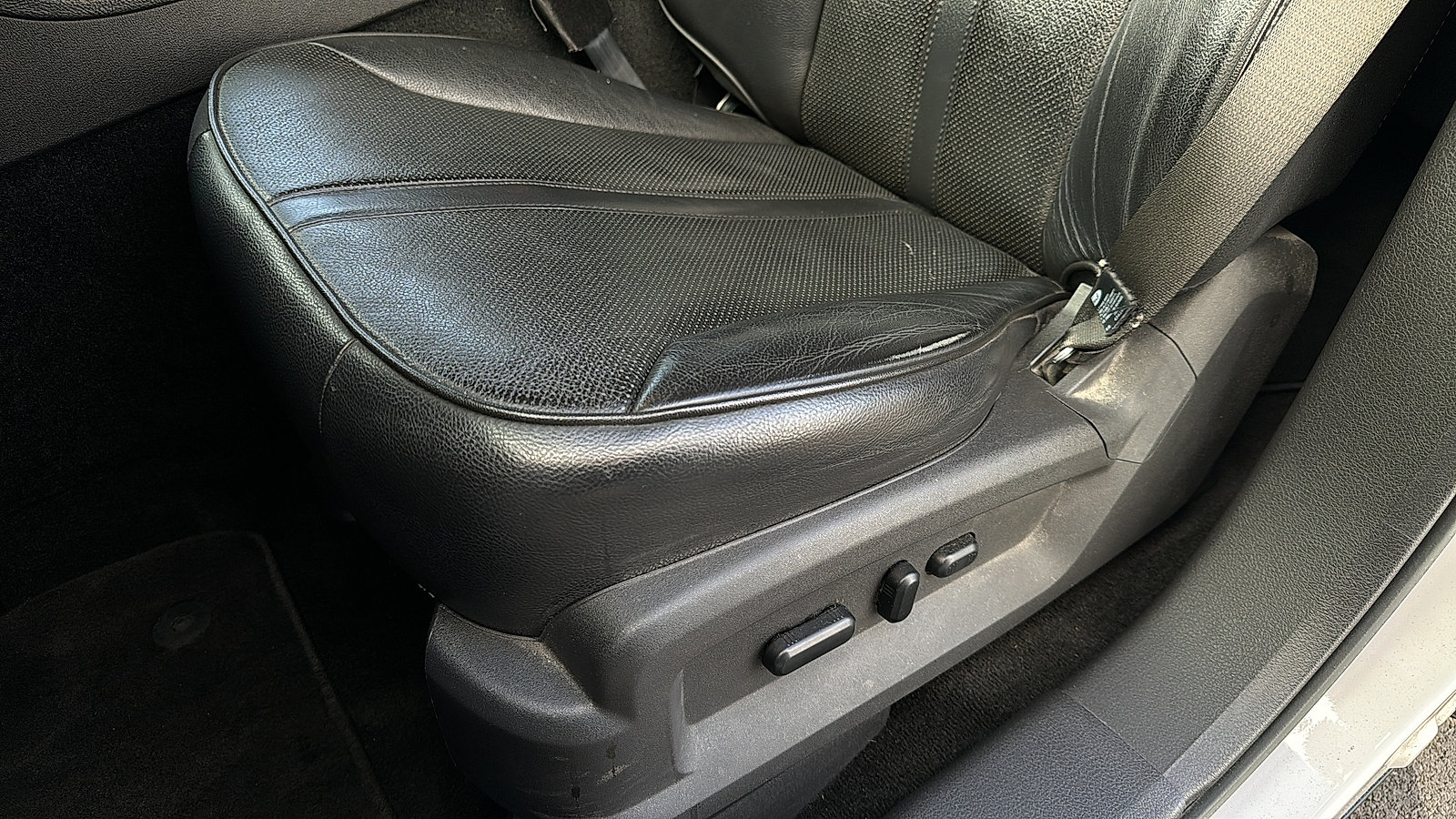 Used 2011 Lincoln MKX AWD w/ 102A Rapid Spec Order Code image 26