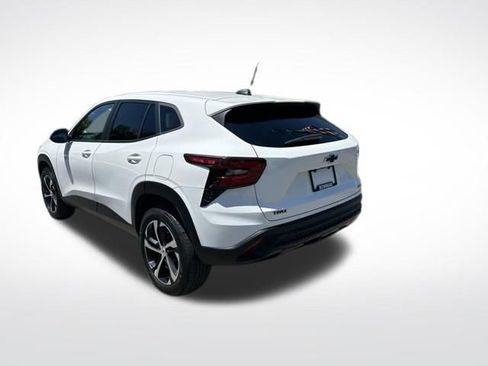Used 2024 Chevrolet Trax RS FWD image 3