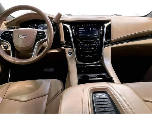 Used 2018 Cadillac Escalade Platinum AWD/4WD image 18