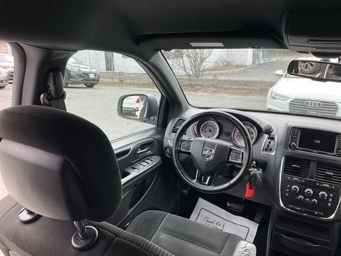 Used 2017 Dodge Grand Caravan SE image 17