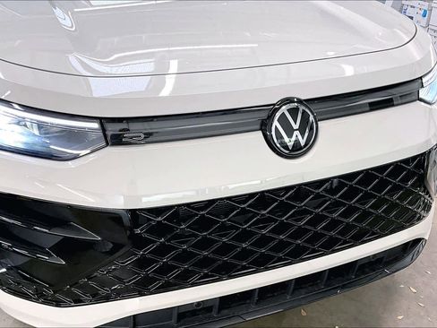 New 2026 Volkswagen Tiguan SE R-Line image 33