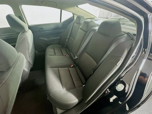 Used 2025 Nissan Altima 2.5 SV FWD image 25