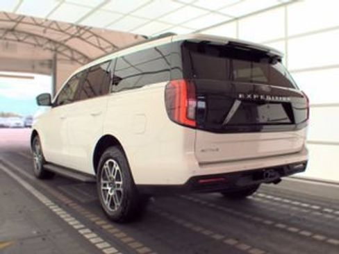 Used 2025 Ford Expedition Active AWD/4WD image 7