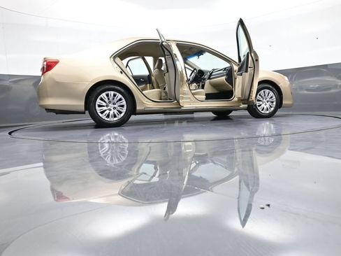 Used 2012 Toyota Camry LE FWD image 46