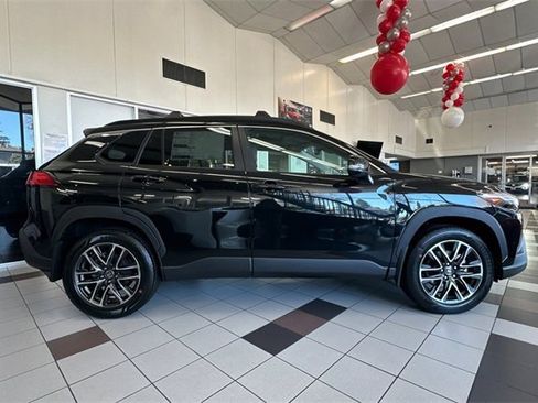 Used 2026 Toyota Corolla Cross XLE image 4