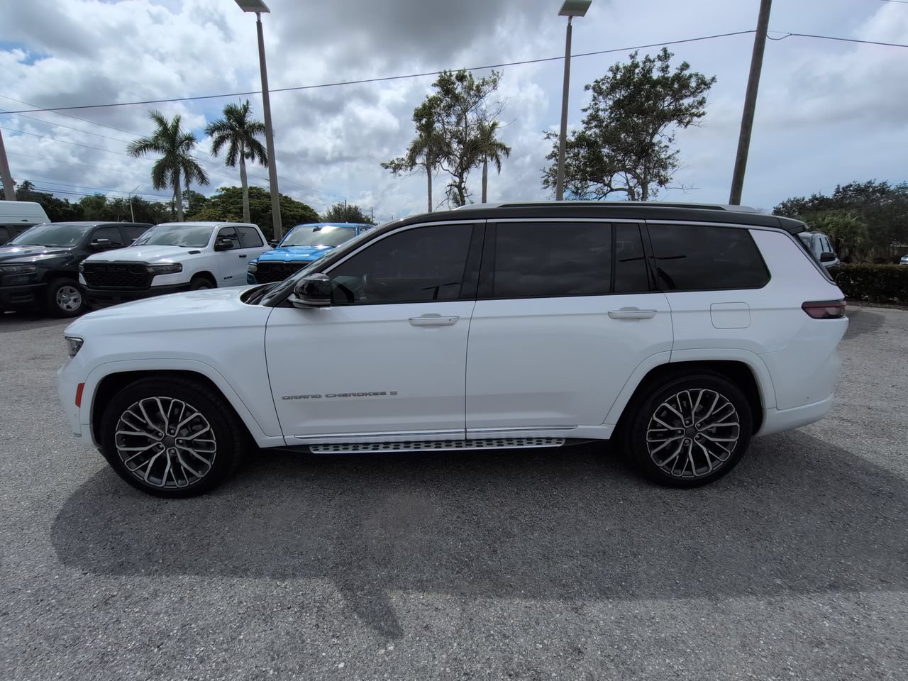 Used 2022 Jeep Grand Cherokee L Summit AWD/4WD image 8