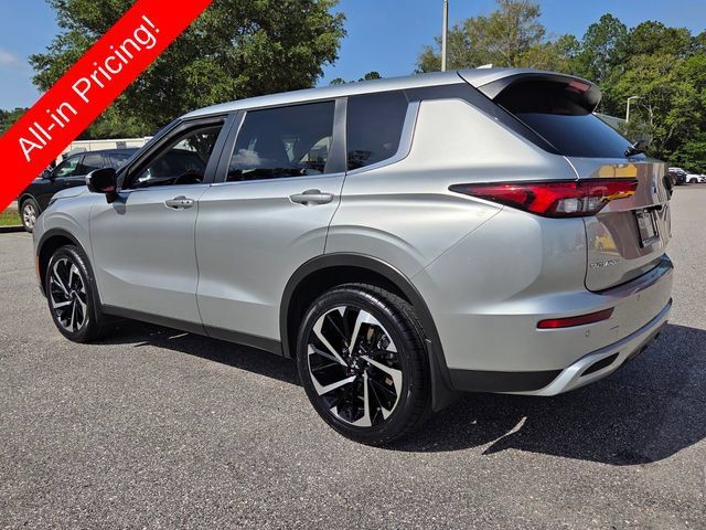 Used 2023 Mitsubishi Outlander SE FWD image 3
