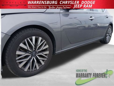 Used 2024 Nissan Altima 2.5 SV FWD image 34