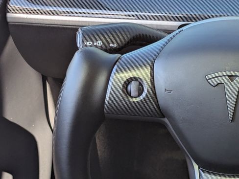 Used 2025 Tesla Model Y Performance image 17