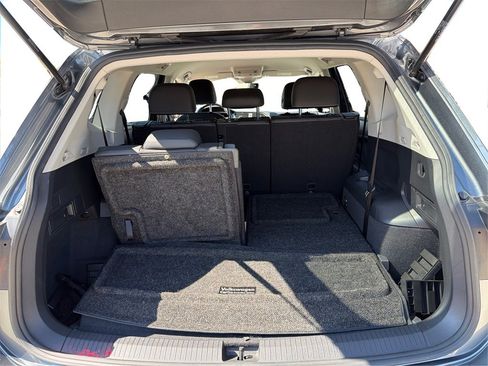Used 2023 Volkswagen Tiguan SE image 13