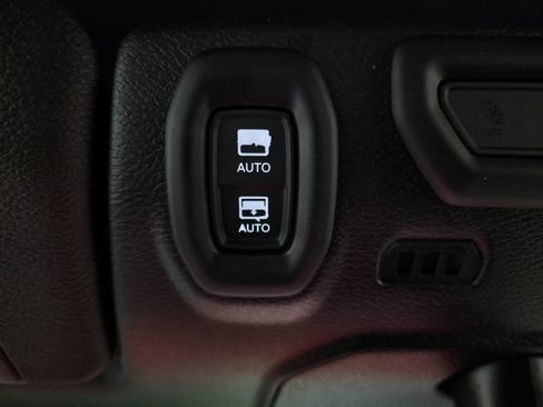 Used 2020 Jeep Wrangler Unlimited Sahara image 36