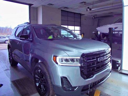 Used 2023 GMC Acadia SLE w/ Driver Convenience Package image 2