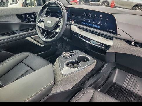 Certified 2025 Cadillac Optiq Luxury 2 w/ LPO, Floor Liner Package AWD/4WD image 36