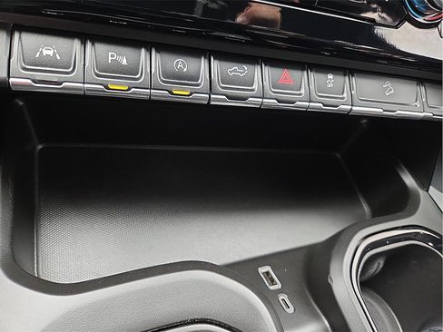 Used 2024 GMC Sierra 1500 AT4 w/ Technology Package image 15