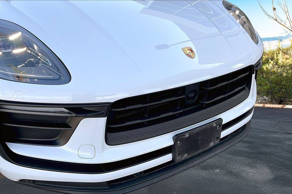 Used 2024 Porsche Macan AWD/4WD image 28