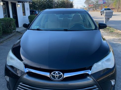 Used 2015 Toyota Camry LE image 2