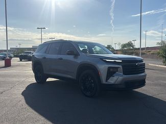 Used 2025 Chevrolet Traverse LT w/ Midnight/Sport Edition video 1