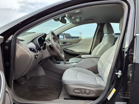 Used 2018 Chevrolet Malibu LT w/ Driver Confidence Package image 21