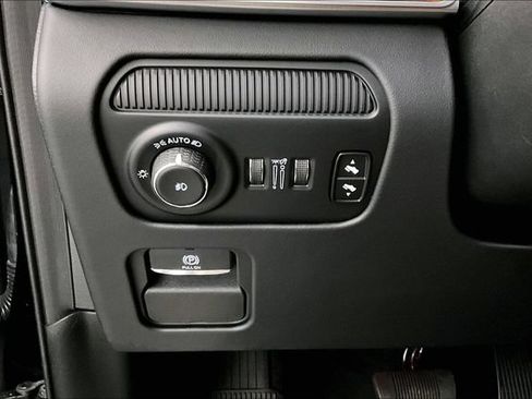 Used 2024 Jeep Grand Wagoneer Series III AWD/4WD image 40
