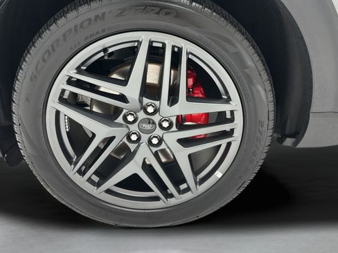 Used 2025 Ford Explorer ST-Line w/ ST-Line Street Pack AWD/4WD image 9